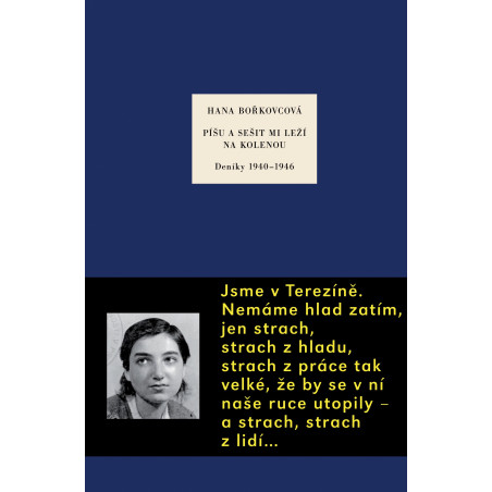 Píšu a sešit mi leží na kolenou